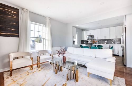 Southeast Yonkers House | Spacious 3BR Home/Free Parking/Balcony/Perfect for Families & Groups