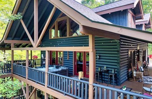 Lake Lure Cabin | Spacious 3BR Lake Lure Retreat with Bunk Room Sleeps 15 -Family & Pet Friendly