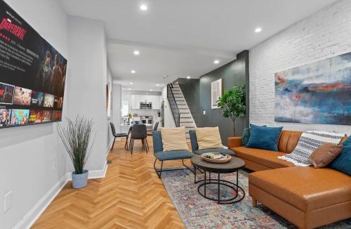 Fairmount House | Spacious 3BR Near Art Museum Patio Gameroom