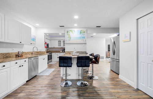 Pinellas Park House | Spacious 3BR retreat w/screened pool & yard
