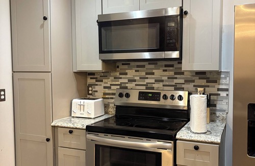 Belvedere Park House | Spacious 3BR Townhome 15miles from the World Cup Events & Downtown