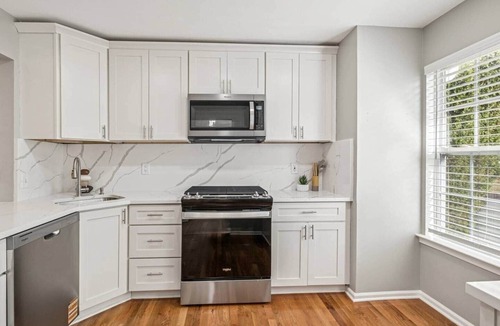 Somerset House | Spacious 3BR Near Rutgers & Princeton & NYC Access