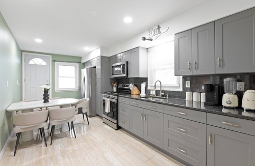 Guttenberg Apartment | Spacious 3BR w/Rooftop Terrace & Free Parking Near NYC