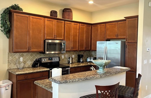River Oaks House | Spacious 4 bedroom/2.5 bathrooms/Private Free-Standing House