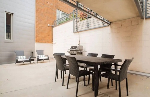 Hoboken Apartment | Spacious 4 Bedroom Apartment in Hoboken, Sleeps 10 Near NYC Transit