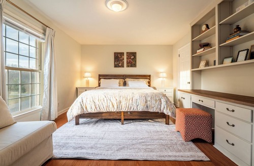 Claremont House | Spacious 4-bedroom farmhouse in tranquil Claremont