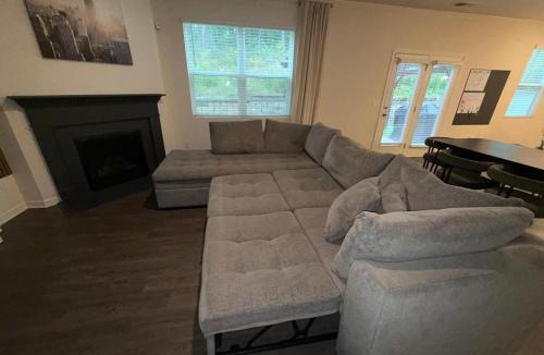Fairburn House | Spacious 4 Bedroom Group Stay 17 Mins From Airport