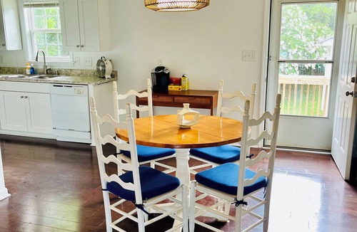 Belmont Historic District House | Spacious 4-bedroom house in charming Belmont with WiFi and AC