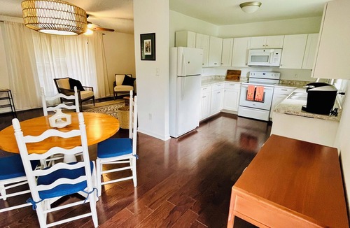 Belmont Historic District House | Spacious 4-bedroom house in charming Belmont with WiFi and AC