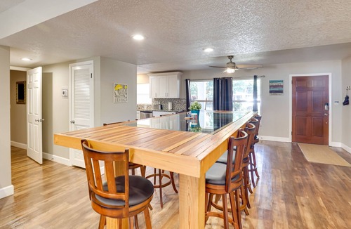 Orient Park Apartment | Spacious 4-Bedroom Lakefront Home