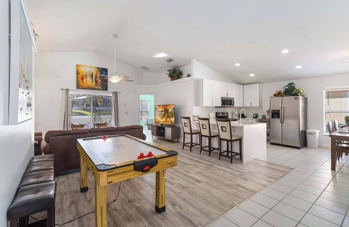 Lake Wilson Preserve House | Spacious 4 Bedroom Pool House, 2 Master suites