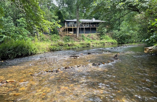 Otto Cabin | Spacious 4-bedroom river front cabin with WiFi, Game Room & Hot Tub for 15