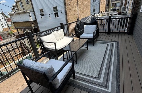 Fairlawn House | Spacious 4-bedroom townhome in brilliant Washington with WiFi, AC