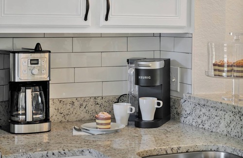 Wellington House | Spacious 4-bedroom townhome in peaceful Davenport with AC 507