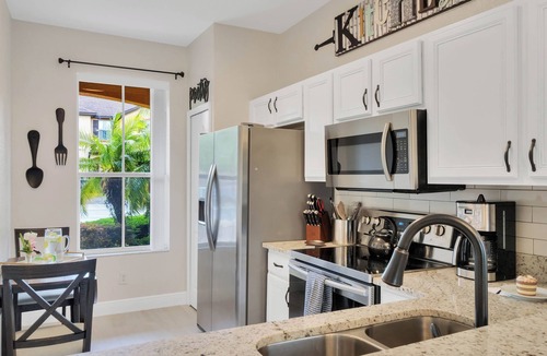 Wellington House | Spacious 4-bedroom townhome in peaceful Davenport with AC 507