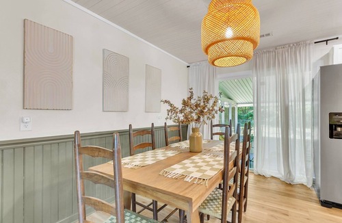 Goose Creek House | Spacious 4-bedroom house with WiFi and Large Patio in charming Goose Creek