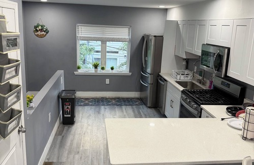 Passyunk Square House | Spacious 4-bedroom 3 story house with Roof top deck Philly skyline view