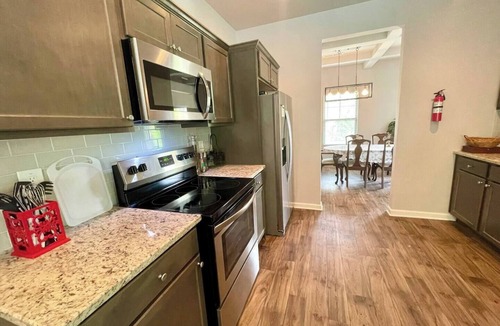 Newnan House | Spacious 4 BR (5 beds) 2.5 bath home in Newnan GA
