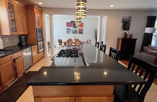 Broomall House | Spacious 4B centrally located bet. Villanova & Newtown Sq -5 miles to Aronimink!