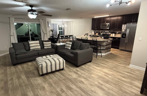 Northside House | Spacious 4BR-3 Full bath- JAX Airport- RIVERCITY - BEACHES center spot.
