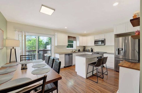 Wilmington House | Spacious 4BR | 4B Townhouse Sleeps 8+ Near Downtown Wilmington