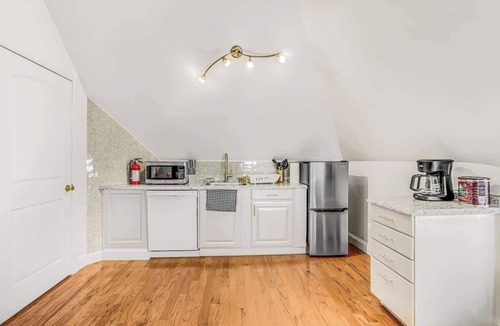 Asbury Park Apartment | Spacious 4BR Duplex · 5 Blks 2 Beach · Badges Incl