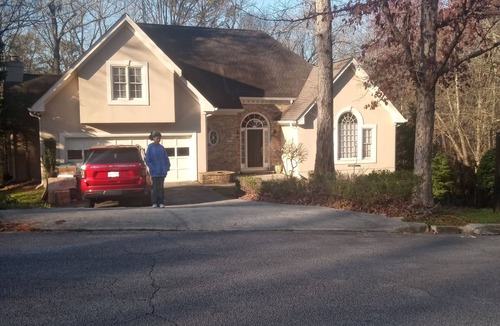 Snellville House | Spacious 5-bedrm house AC and WiFi in SnellvilleYellow River Wildlife Sanctuary.
