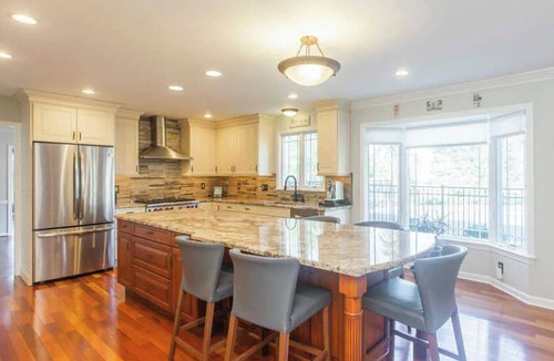 Saint Davids House | Spacious 5-bedroom house, with pool and hot tub, 2 miles from Aronimink