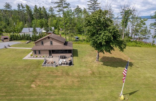 Broadalbin House | Spacious 5-bedroom, 2-bathroom house in charming Broadalbin directly on the lake