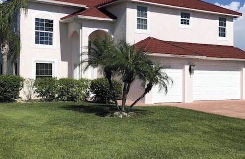 Caloosahatchee House | Spacious 5-bedroom house in lovely Cape Coral with WiFi, AC