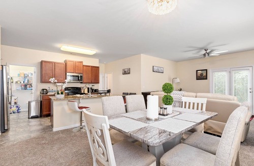 Riverdale House | Spacious 5-bedroom house with AC, WiFi in charming Riverdale 3 Spa-Like Baths