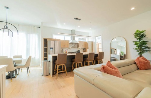 Inman Park House | Spacious 5-Bedroom home w/Free Parking, Rooftop Deck 5 minutes from DT Atlanta