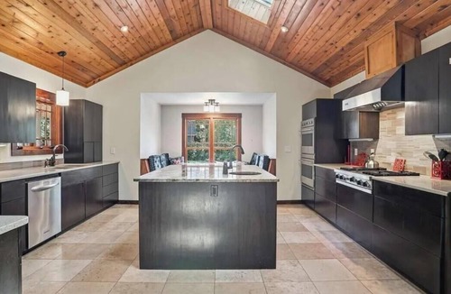 Atlanta House | Spacious 5-bedroom house with indoor pool oasis and backyard paradise in Atlanta