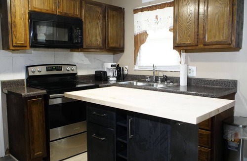 Leslie Estates House | Spacious 5-bedroom house with WiFi and AC in charming Decatur