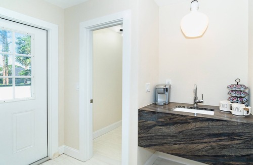 Laurel House | Spacious 5-bedroom house in charming Nokomis with AC, WiFi