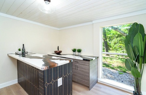 Laurel House | Spacious 5-bedroom house in charming Nokomis with AC, WiFi