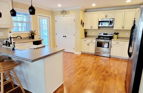 Anderson House | Spacious 5-bedroom lakefront house in Anderson, 13 miles to Clemson