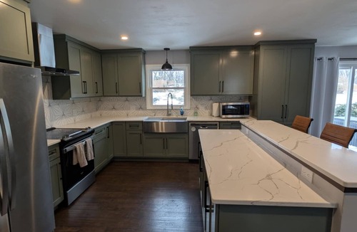 Cave Spring House | Spacious 5-bedroom house with fenced in backyard in Roanoke, Virginia.