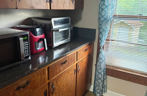 Forest City House | Spacious 5-bedroom house in perfect Forest City downtown, restaurants with AC