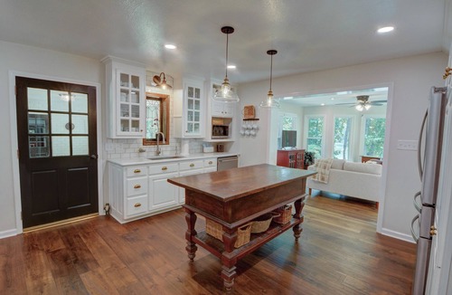 Gainesville House | Spacious 5-bedroom Lake Lanier home with Boathouse, WiFi & Whole House Generator