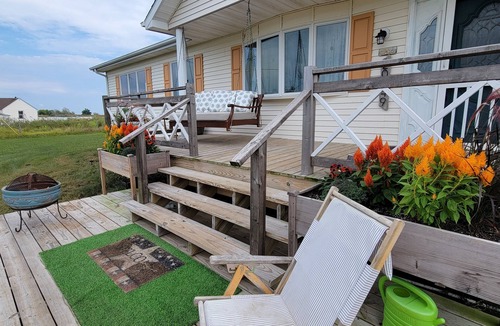Ewell House | Spacious 5-bedroom house with WiFi, AC and private deck on charming Smith Island