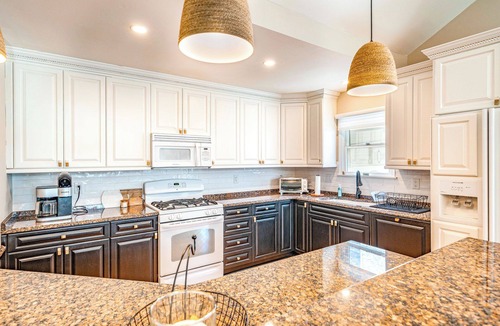 North End Condo | Spacious 5-Bedroom with Private Deck, Fireplace & Convenient Parking