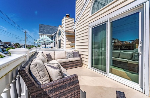 North End Condo | Spacious 5-Bedroom with Private Deck, Fireplace & Convenient Parking