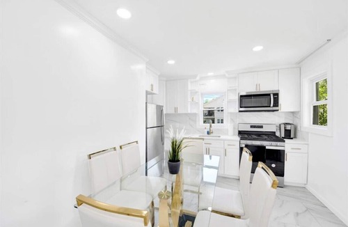 Bryn Mawr House | Spacious 5BR Home Free Parking Near NYC Perfect for Large Groups
