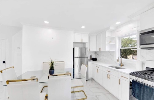 Bryn Mawr House | Spacious 5BR Home Free Parking Near NYC Perfect for Large Groups