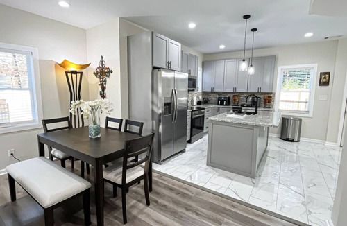 Macon House | Spacious 5BR Home | Sleeps 12 | Pet Friendly