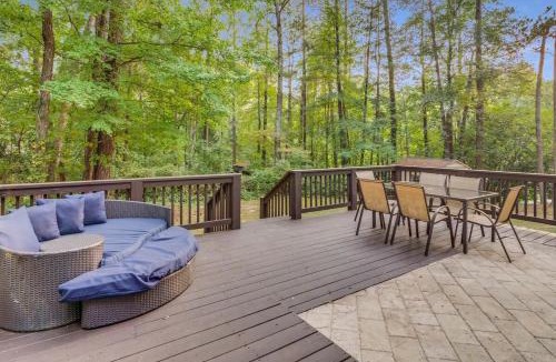 Lithonia House | Spacious 5BR Retreat Sleeps 12,Large Deck