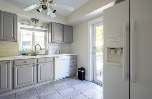Lake Ridge Villa | Spacious 6-bedroom villa Tropical Retreat for 12 - Pool - BBQ in Fort Lauderdale
