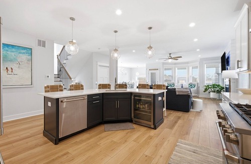 Brigantine House | Spacious 6-bedroom house in Brigantine with Elevator, 1 1/2 blocks to Beach.