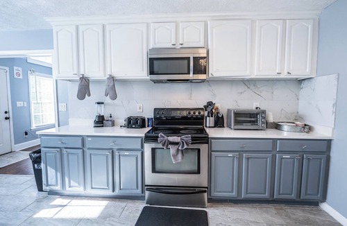 Riverdale House | Spacious 6-bedroom house with Fire Pit, and Game room in enchanting Riverdale